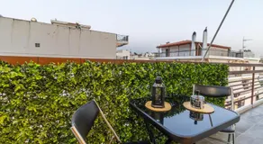 Modern Loutraki Apartment 3min Walk to Beach Fits 4 - Image 4
