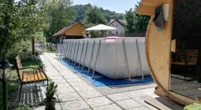 Pod orehom drvena kuća i sauna - Image 4