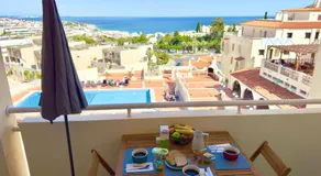 Ferienwohnung „Les 3 Dauphins“ mit Pool und Meerblick - Image 5