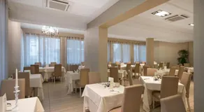 Hotel Fiamma & SPA Cesenatico - Image 5