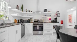 Vineyard Cottage-Pet Friendly & Walk to Oaklawn! - Image 2