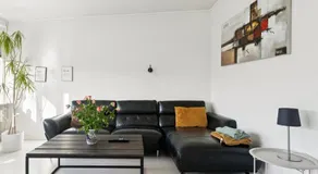 Stylish Scandinavian Apartment in a Peaceful Neighborhood - Image 4