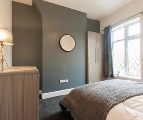 Exclusive 4 BR House near Hanley- Free Parking - Image 4