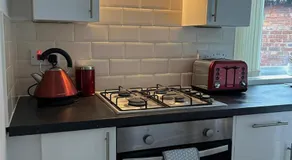 Charming Apartment Near Broad Green Hospital - Image 2
