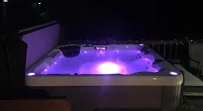 Logi-Bear Lodge with Hot Tub - Image 5