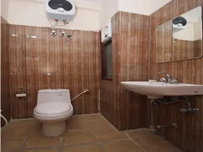 Collection O 6343 Hotel City Rooms Greater Noida - Image 4