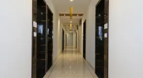 Hotel Decent - Image 5