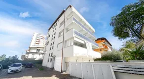 Platinum House - Image 4