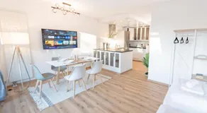 Theresa - Penthouse Terrasse Netflix Parkplatz - Image 5
