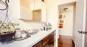 Cute Room! Own entry with fireplace - Image 3