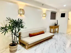 Stone House Hotel Manila - Image 2