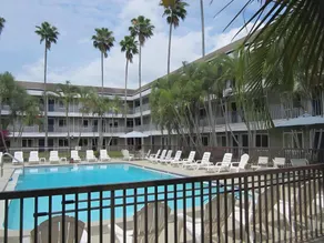 Lantern Inn and Suites - Image 4
