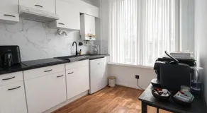2 Bedroom Apartment for Families and Business, Tram and Bus in Front - Image 3