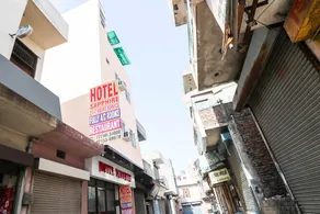 OYO 79597 Hotel Sapphire - Image 5