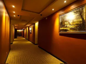 Grand Medallion Hotel - Image 3