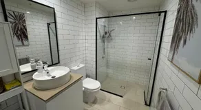 5 Minutes to Melbourne City, Great Location! - Image 2