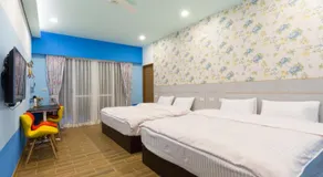 Iris Farmhouse - Image 2