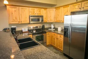 Silverado Lodge with Fireplaces and Pool Views - Image 4