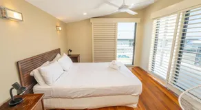 Warragi 5 - Sleeps 8 - Pool - Ocean Views - Image 2