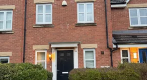 Modern 4 bedroom Home, 5 TV's with Netflix, 10 Beds, Off Road Parking For A Few Vans & Cars, 900MB, Near Coventry City Centre, Contractors, Families, Friends - Image 4