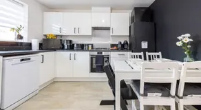 Trox Home - Cosy Vibes - FREE Parking - Zero Fuss - Image 4