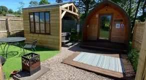 luxury pod with hot tub - Image 4