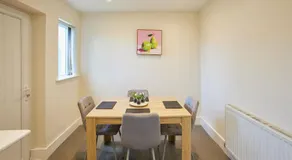 Host & Stay - Highwood Avenue - Image 5