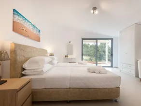 Villa in Peloponnese with pool - Image 2