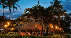 Romantic Garden Escape - Steps to Beach - Image 5