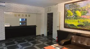 Twins Hotel - Image 5