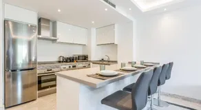 Bright apartment in the heart of Puerto Banus - Image 4