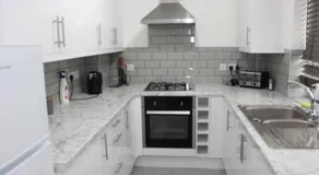 Exquisite and Modern 2 bed Maisonette - Image 4