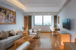 Vienna Hotel Guangdong Zhaoqing Sihui Center Jade Expo Market - Image 3