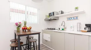 West Deco - Image 4