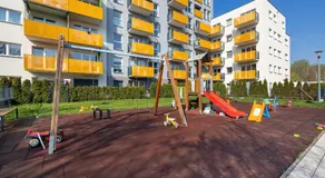 Przestronny Apartament z 2 Sypialniami Parkingiem i Balkonem by Noclegi Renters - Image 5