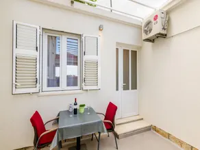 Miracle Apartments - Studiolejlighed med terrasse og byudsigt - Image 2