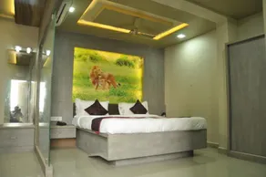 Daksh Hotel & Restaurant - Image 2