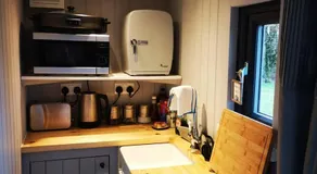 pen-rhos luxury glamping "The Hare Hut" - Image 4