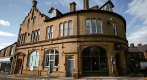 ST MARYS APARTMENT - Modern Apartment in Charming Market Town in the Peak District - Image 3