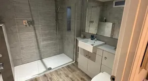 Luxury Moffat Apartment - High End Furnishing - Image 2