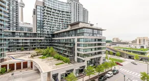 Stylish 2BR Suite with Queen Beds, Steps from the CN Tower - Image 5