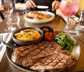 The Kings Head Inn, Home of The Acle Steak - Image 4