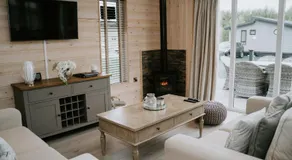 Casa Di Lusso - Stylish Hot Tub Lodge - Lincolnshire Retreat - Image 2