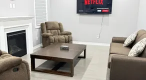 4-Bdrm Comfort with Fireplace mins from Downtown - Image 3