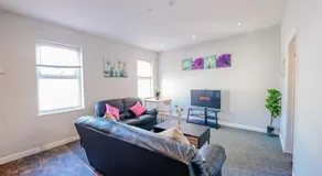 Stylish 2-Bed Cardiff Home - Walk to City Centre - Image 2