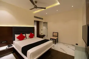 Collection O Hotel Royal Benza - Image 1
