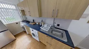 Stylish 3-Bed house NEC-JLR-Airport-HS2-Driveway - Image 3