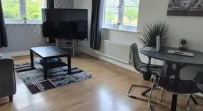 Spacious Ground floor 2 bedroom 2 Bathroom Flat in Hatfield near Hertfordshire University Private Car Park Sleeps 5-6 - Image 2