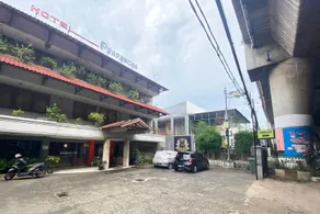 Urbanview Mroom PH Kemang - Image 5