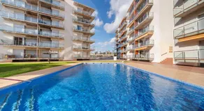 Appartement Piscine Parking Roses Cap 10 by Welhomy - Image 3